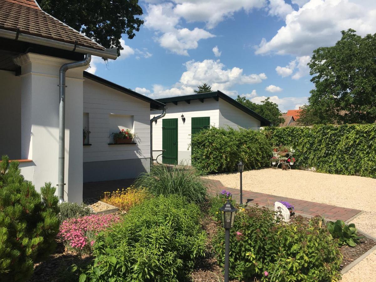 Szin-Es Vendeghaz Bed & Breakfast Сентеш Екстериор снимка