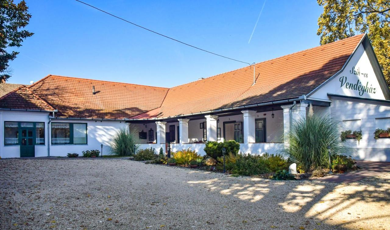 Szin-Es Vendeghaz Bed & Breakfast Сентеш Екстериор снимка
