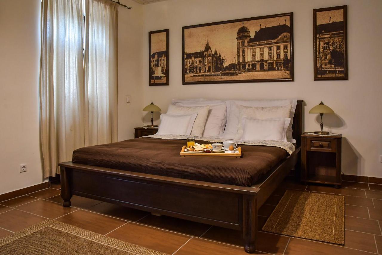 Szin-Es Vendeghaz Bed & Breakfast Сентеш Екстериор снимка