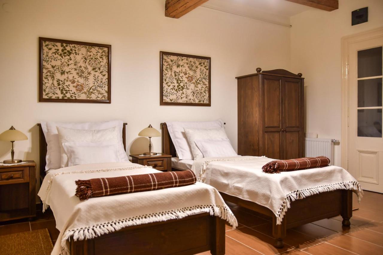 Szin-Es Vendeghaz Bed & Breakfast Сентеш Екстериор снимка