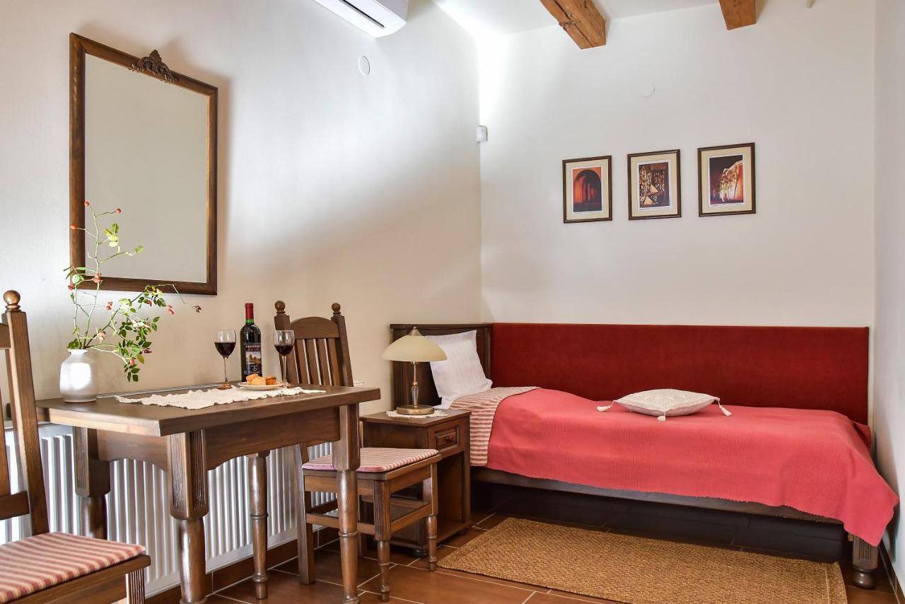 Szin-Es Vendeghaz Bed & Breakfast Сентеш Екстериор снимка